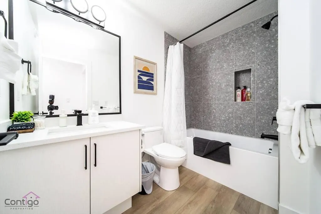 Urban Zen, Aircon, King Bed, 10 Min Wem & Dt! Villa Edmonton Feriehus