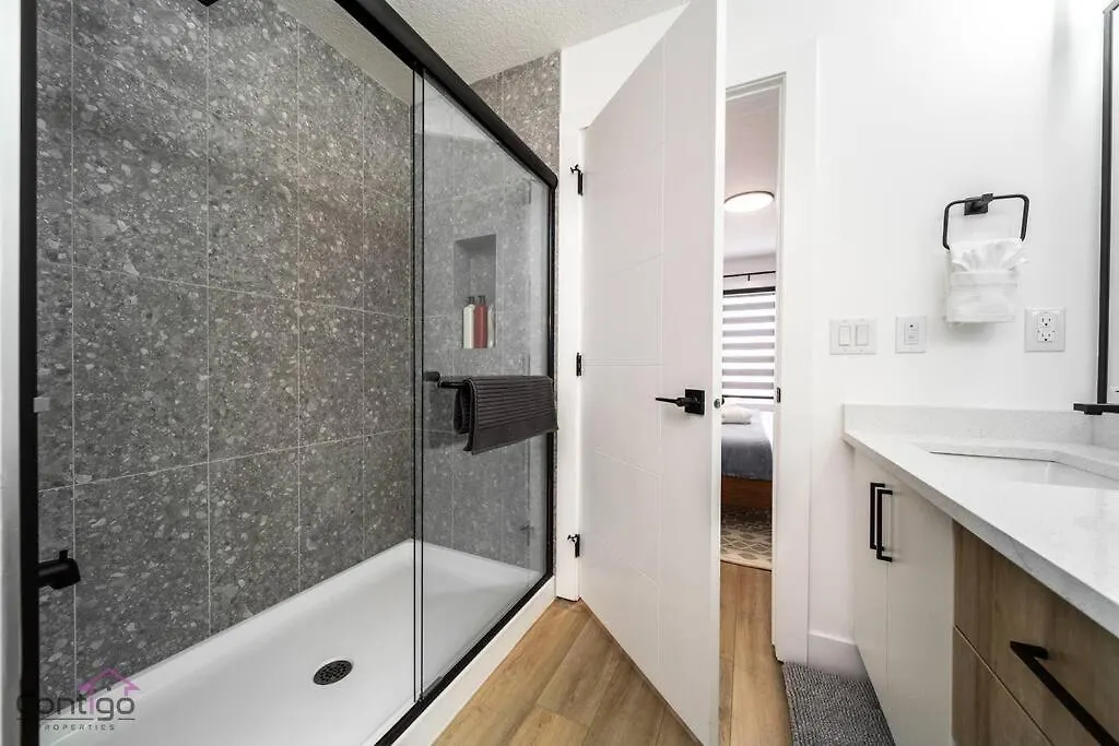 Feriehus Urban Zen, Aircon, King Bed, 10 Min Wem & Dt! Villa Edmonton Canada
