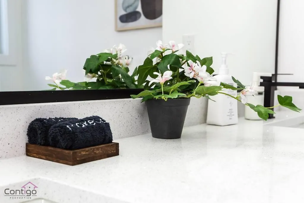 Urban Zen, Aircon, King Bed, 10 Min Wem & Dt! Villa Edmonton Canada